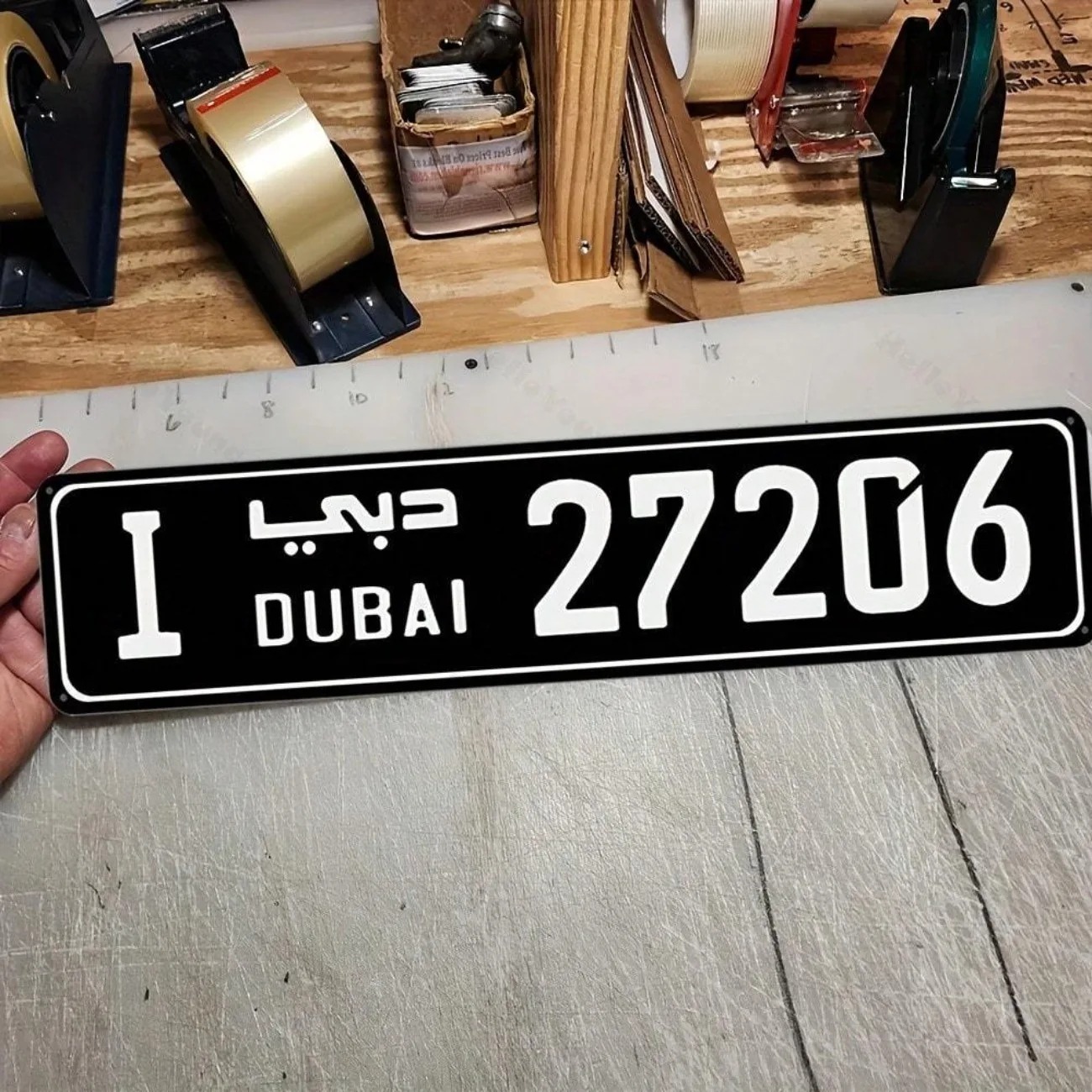 Car Accessories Dubai - Letrero de Aluminio Grabado con Temática